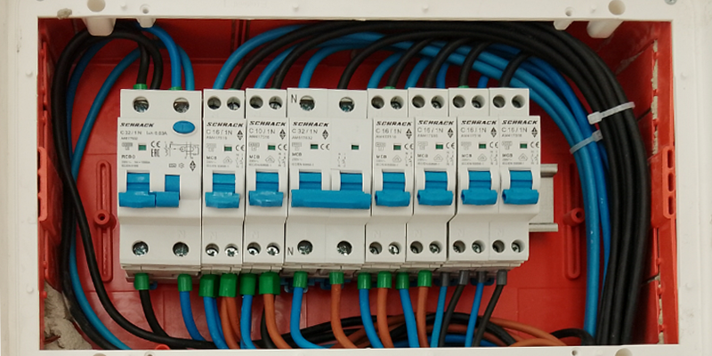 Impianti elettrici residenziali e industriali